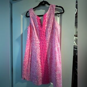 Women’s Lilly Pulitzer shift dress. In EUC, size 10.